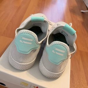 Women’s Pharrell Hu Adidas